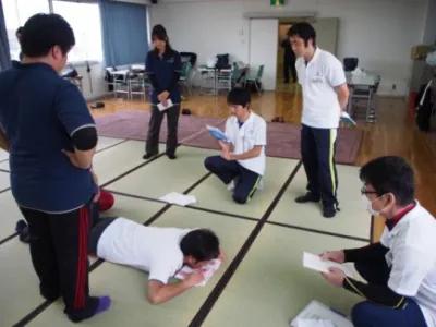 技術研修会で指導する様子